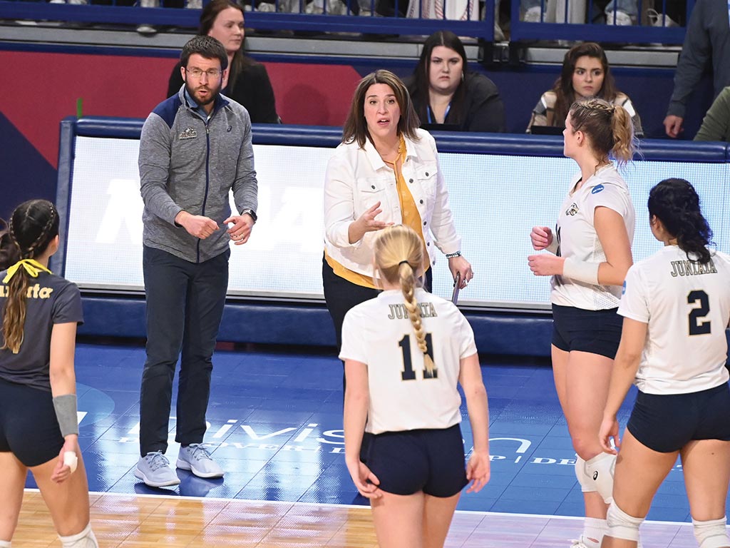 Photo by JD Cavrich Casey Dale ‘07, Associate Women’s Volleyball Coach, left, and Heather (Blough) Pavlik ‘95, Head Women’s Volleyball Coach, strategize with their team.